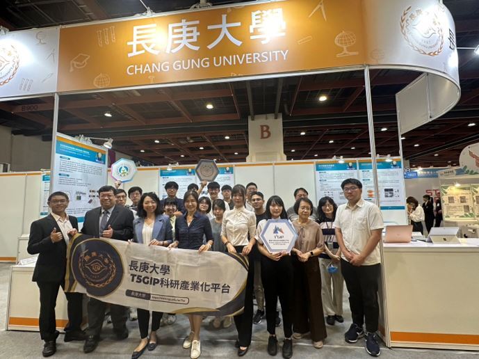 圖三 長庚大學參賽師生合影