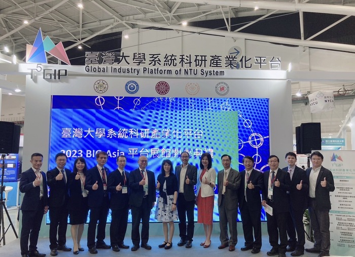 國科會許增如處長與科研平台各校主管合影