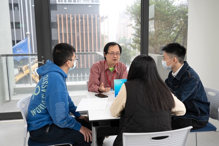 技術團隊與業界廠商進行1對1媒合洽談。(長庚大學)